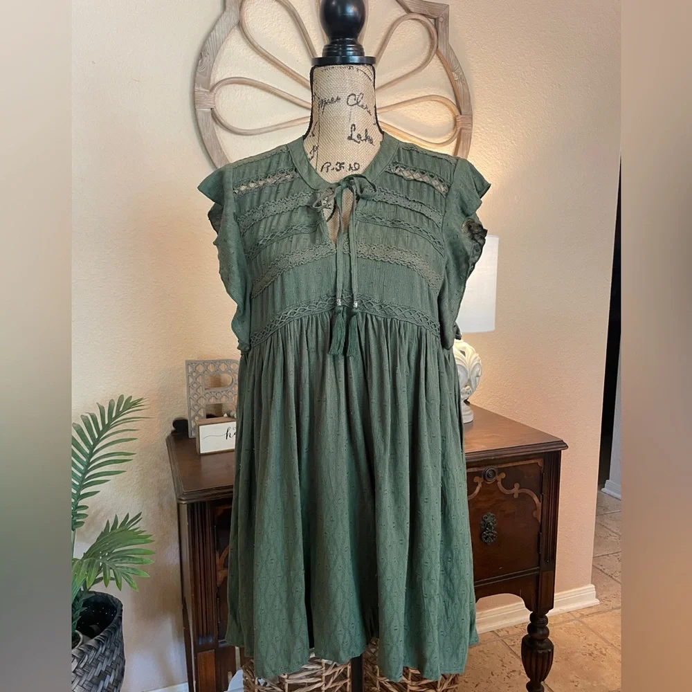 Green Ruffled Women's Dress - Picture 11 of 11